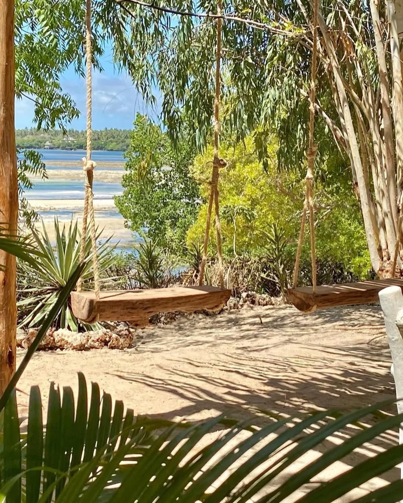 Lagoon bubble lodge